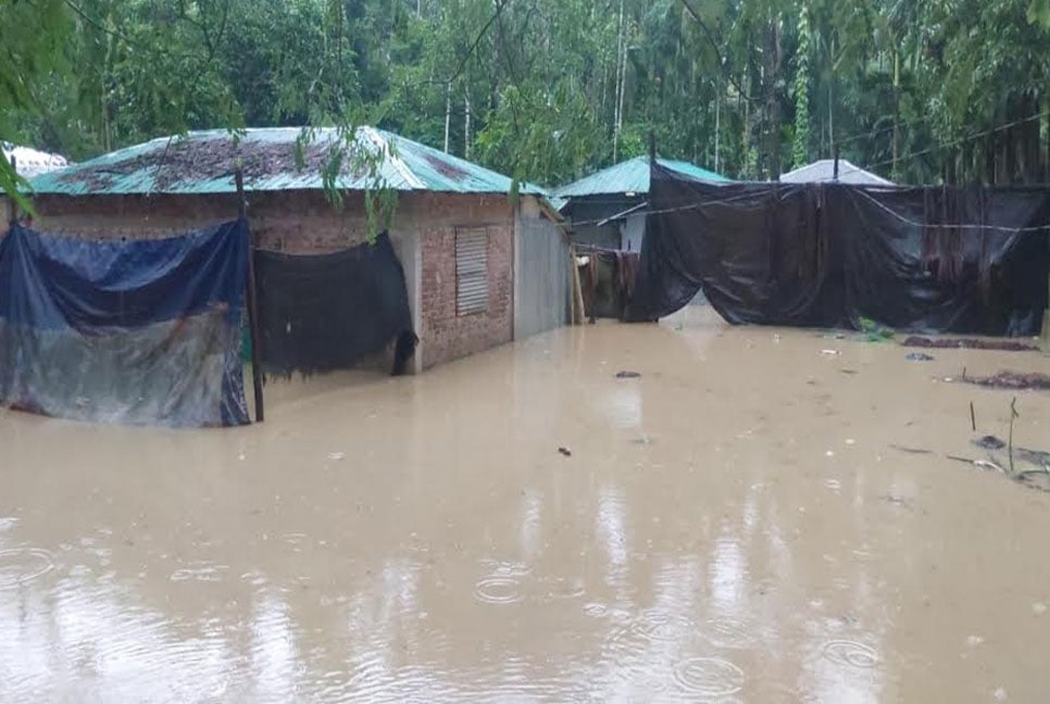 টানা বৃষ্টিতে উখিয়ার নিম্নাঞ্চল প্লাবিত, ২০ গ্রামের মানুষ পানিবন্দি