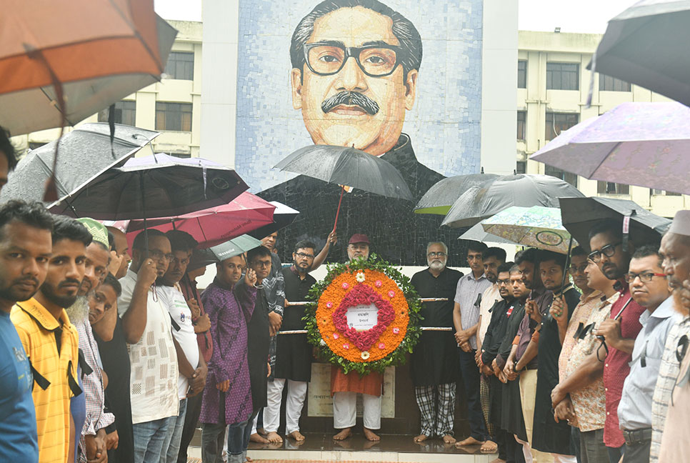 শোকাবহ আগস্ট উপলক্ষে নোবিপ্রবিতে
জাতির পিতার প্রতিকৃতিতে পুষ্পস্তবক অর্পণ