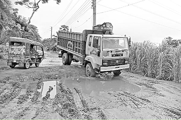 মৃত্যুফাঁদ দুই কিলোমিটার সড়ক