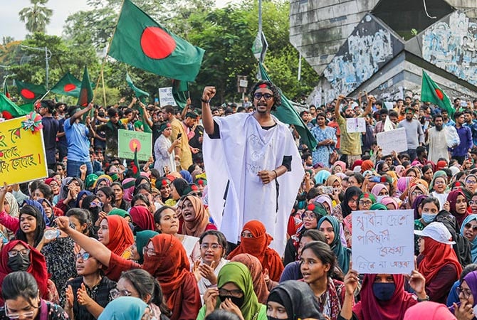 আজ জুমার পর ছাত্রদের দোয়া কবর জিয়ারত ও গণমিছিল কর্মসূচি