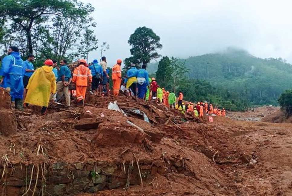 কেরালায় ভয়াবহ ভূমিধসে নিহত বেড়ে ৩০৮