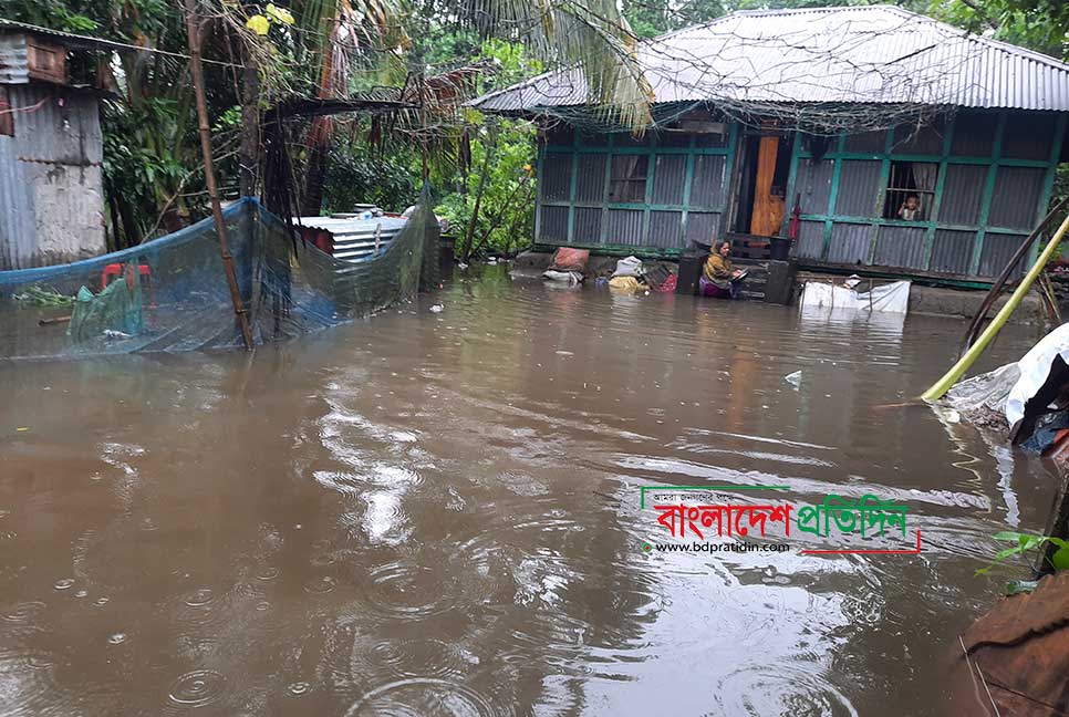 লক্ষ্মীপুরে ভারী বর্ষণে জলাবদ্ধতা, দুর্ভোগে মানুষ