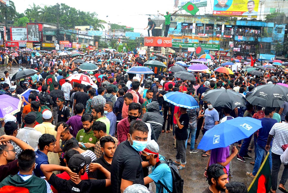 বৈষম্যবিরোধী ছাত্র আন্দোলনে উত্তাল বগুড়া