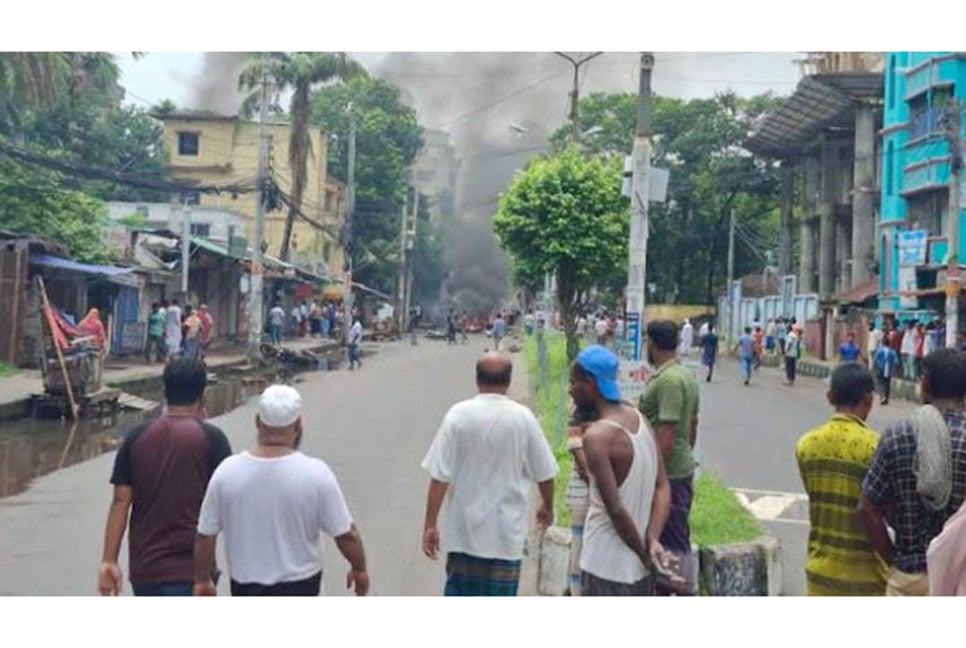 পানিসম্পদ প্রতিমন্ত্রীর বাসায় হামলা, ২০ মোটরসাইকেলে আগুন 