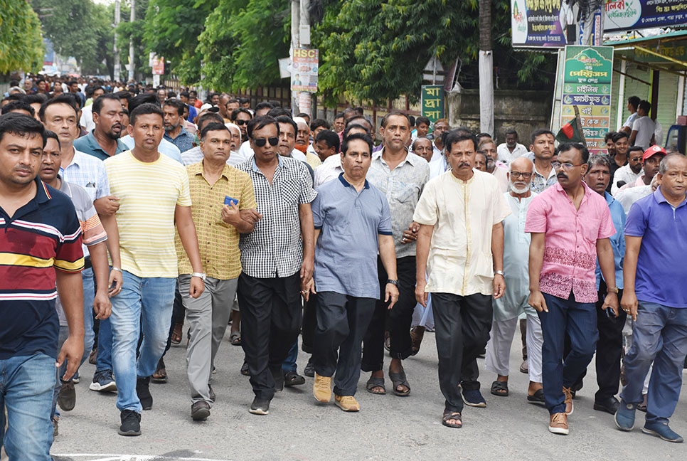 রাজবাড়ীতে থমথমে পরিস্থিতি, সরব আওয়ামী লীগ