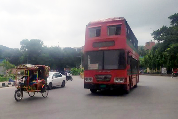 সীমিত পরিসরে চলছে গণপরিবহনসহ অন্যান্য যান