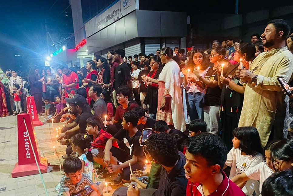 আন্দোলনে শহীদদের স্মরণে বসুন্ধরা আবাসিকে মোমবাতি প্রজ্জ্বলন