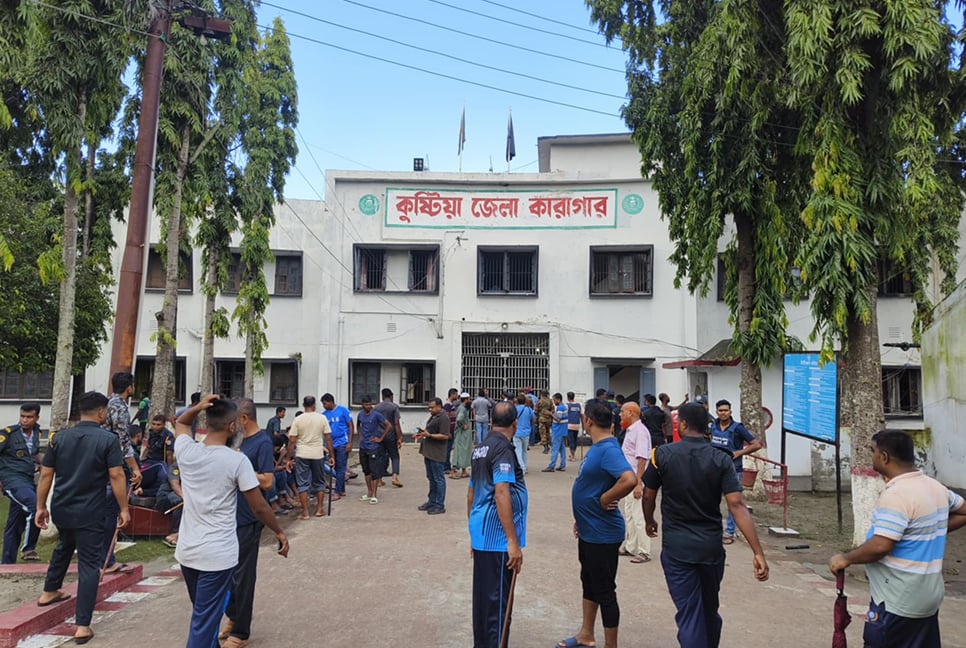 কুষ্টিয়া কারাগার ভেঙে পালাল ১০৪ আসামি