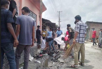 ডিমলায় বর্জ্য পরিষ্কার করলেন শিক্ষার্থীরা