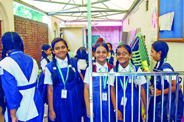 মুক্তির আনন্দ স্কুলে