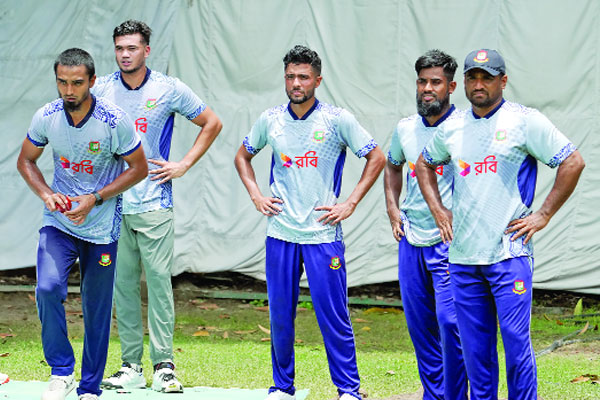 পূর্ণ নিরাপত্তায় অনুশীলনে ক্রিকেটাররা