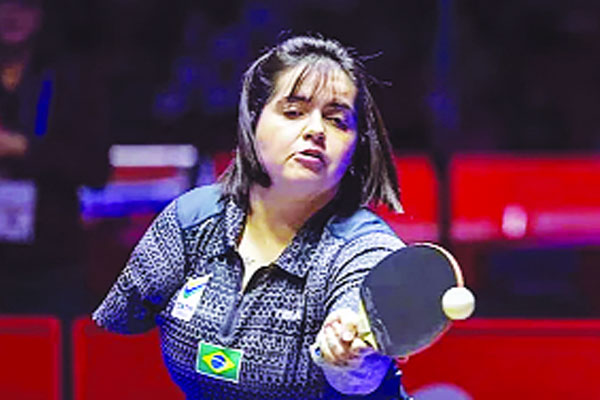 এক হাতে টেবিল টেনিস