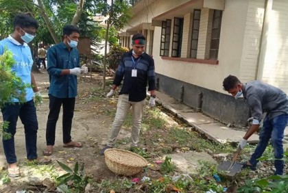 ঝিনাইদহে হাসপাতালের শৃঙ্খলা ফেরাতে কাজ শুরু শিক্ষার্থীদের