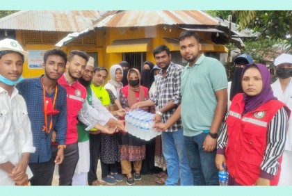 পটিয়ায় ট্রাফিকের দায়িত্ব পালনকারী শিক্ষার্থীদের পাশে বসুন্ধরা শুভসংঘ