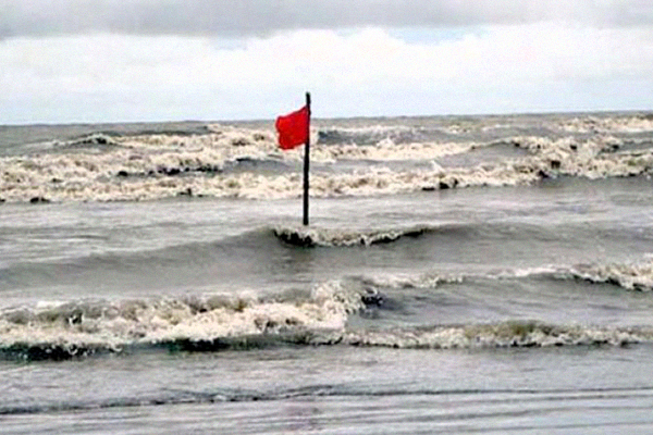 সব সমুদ্রবন্দরে ৩ নম্বর সতর্ক সংকেত