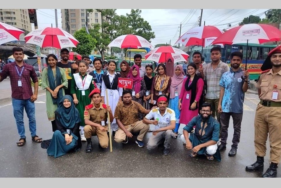 রাজধানীতে যানজট নিরসনে কাজ করছে বসুন্ধরা শুভসংঘ

