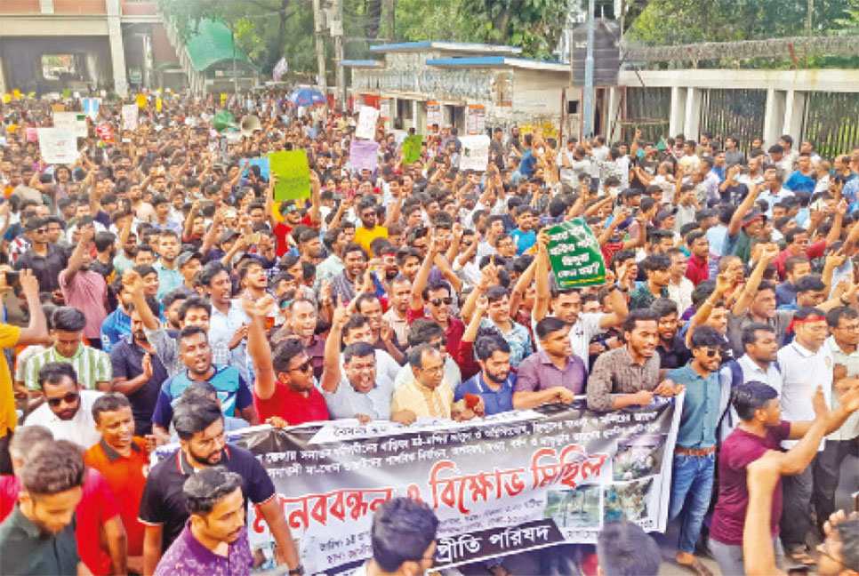 হত্যা ভাঙচুর অগ্নিসংযোগের প্রতিবাদে শাহবাগ অবরোধ