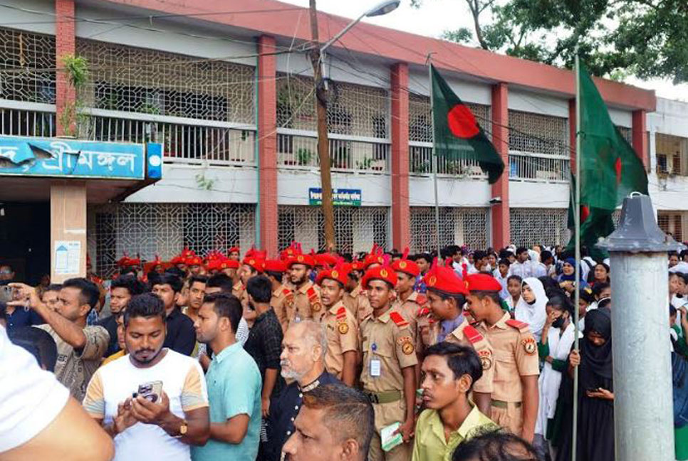 শ্রীমঙ্গলে শান্তি মিছিল, থানায় এসেছে পুলিশ