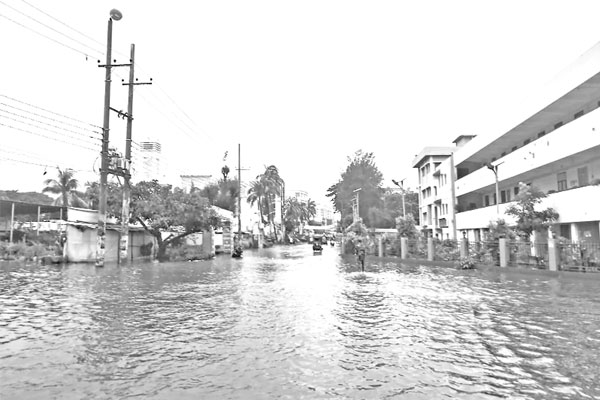 ভারী বর্ষণ, উজানের পানিতে প্লাবিত বিস্তীর্ণ এলাকা