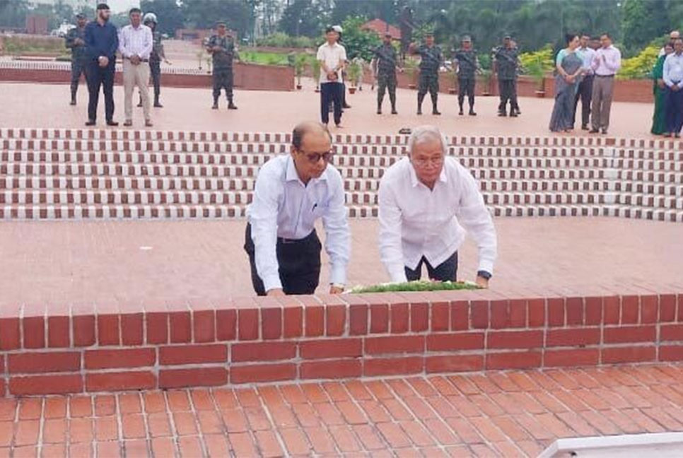 জাতীয় স্মৃতিসৌধে দুই উপদেষ্টার শ্রদ্ধা 