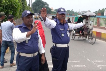যশোরে দায়িত্ব পালন শুরু ট্রাফিক পুলিশের