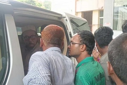 পঞ্চগড়ে শিক্ষার্থীদের তোপের মুখে সাবেক এমপি