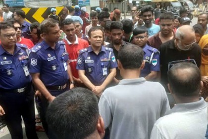 বাগেরহাটে থানায় পুলিশের কাজ শুরু               