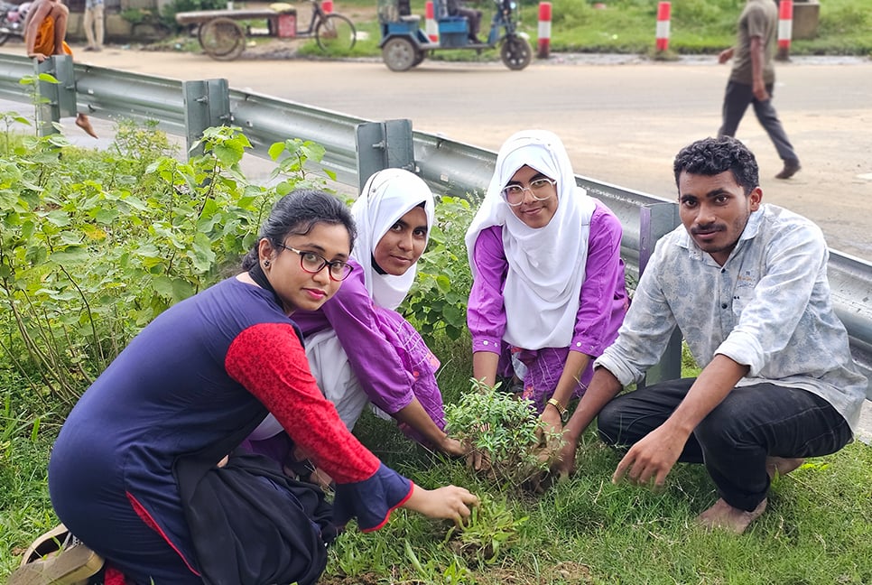 নালিতাবাড়ীতে শিক্ষার্থীদের বৃক্ষ রোপণ