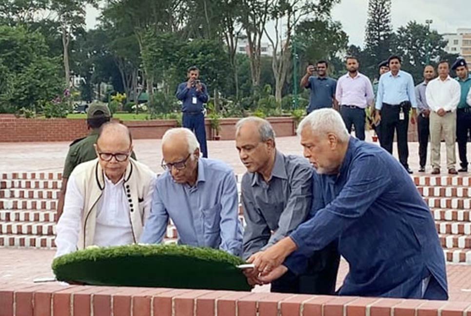 স্মৃতিসৌধে নতুন চার উপদেষ্টার শ্রদ্ধা