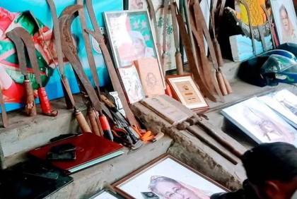 ঢাকা কলেজের হল থেকে বিপুল দেশীয় অস্ত্র উদ্ধার
