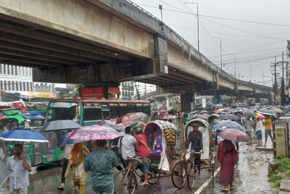 চট্টগ্রামে বৃষ্টিতে নিচু এলাকায় পানি