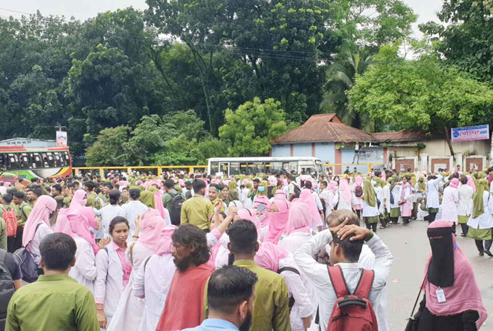 সিলেটে নার্সদের আন্দোলন, সড়ক অবরোধ