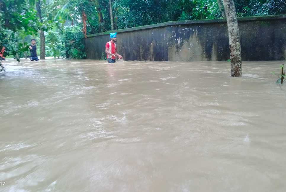 পরশুরাম ও ফুলগাজীতে তৃতীয় দফায় বন্যা, ৫০ গ্রাম পানিবন্দি