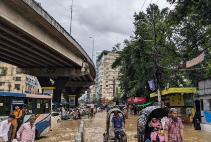 চট্টগ্রামে বৃষ্টিতে নাকাল জনজীবন