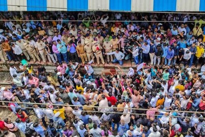 এবার দুই শিশু শিক্ষার্থীকে যৌন নির্যাতনের ঘটনায় রণক্ষেত্র ভারতের মহারাষ্ট্র