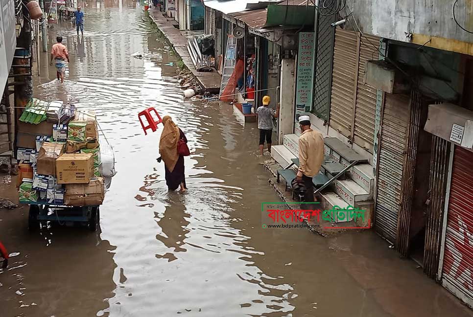 নোয়াখালীতে রেকর্ড বৃষ্টি, পানিবন্দি লাখ লাখ মানুষ