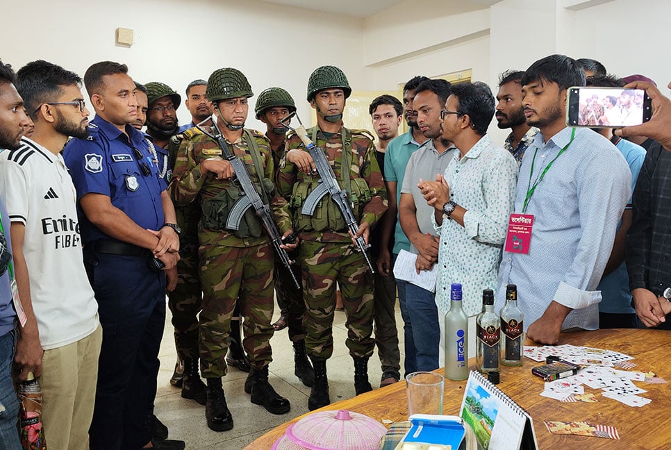 সুনামগঞ্জ যুব উন্নয়নের ডিডির প্রমোদখানা থেকে মদের বোতল উদ্ধার