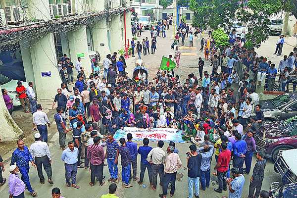 আন্দোলনের মুখে স্থগিত এইচএসসি পরীক্ষা বাতিল