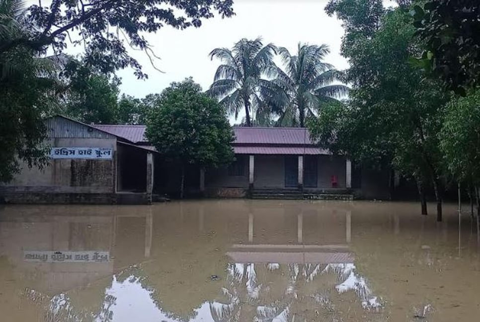 হবিগঞ্জে পানিবন্দি ৩৩ হাজার মানুষ