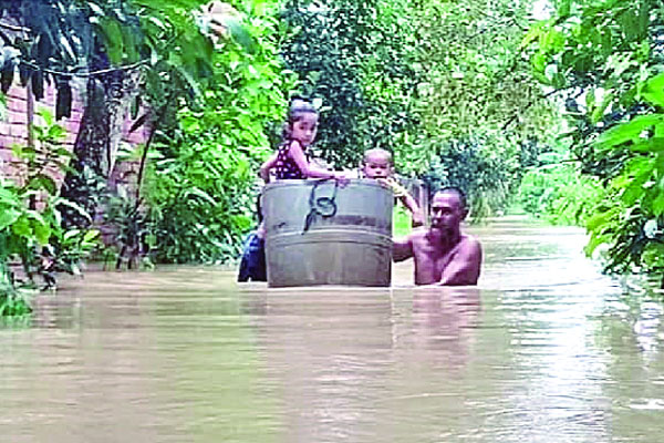 হঠাৎ ভয়ংকর বন্যা