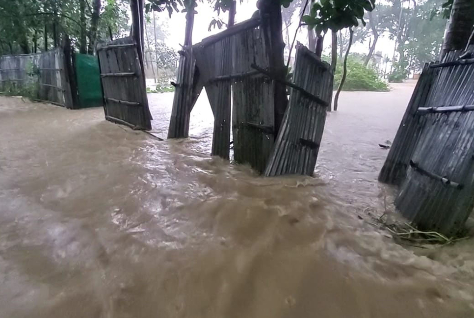 কক্সবাজারে শতাধিক গ্রাম প্লাবিত, দুইজনের মৃত্যু