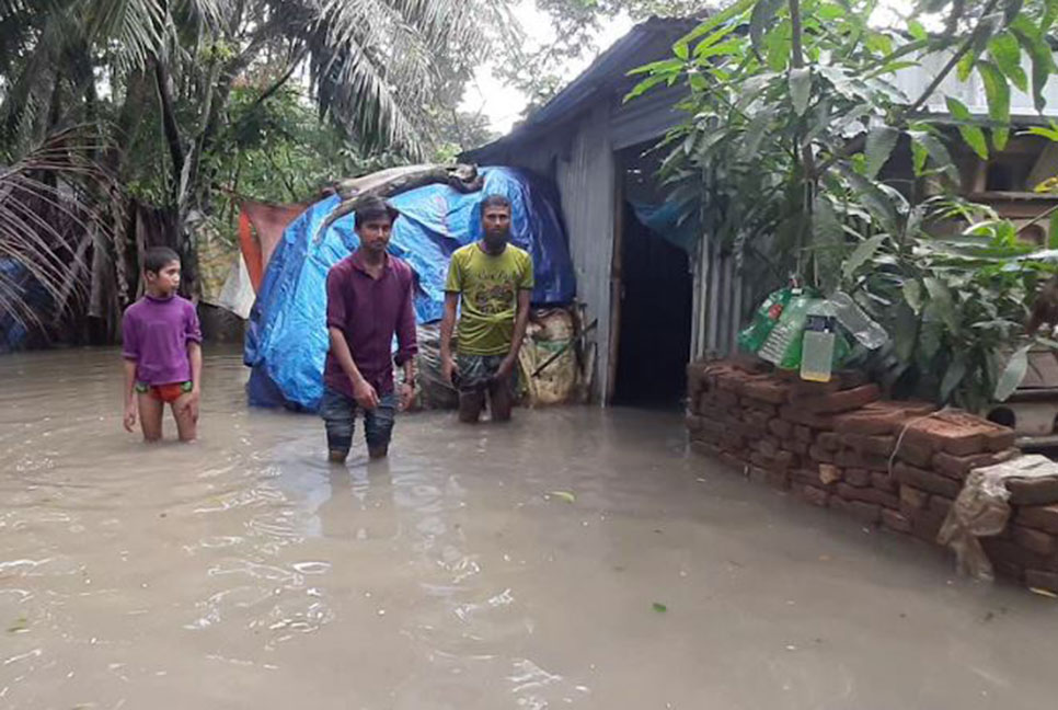 বন্যায় বিপর্যস্ত লক্ষ্মীপুর, পানিবন্দি ৭ লাখ মানুষ 