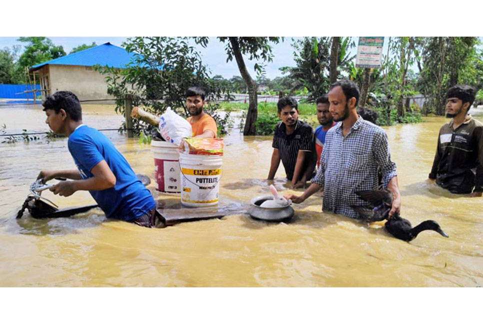 চট্টগ্রামে বন্যায় মানবিক বিপর্যয়