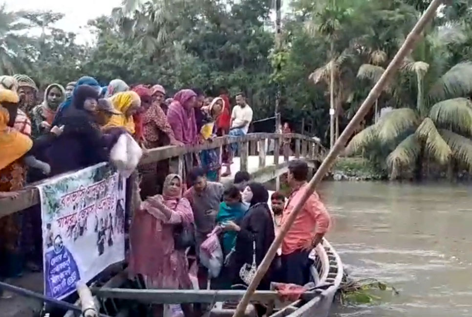 লক্ষ্মীপুরে বন্যার্তরা পর্যাপ্ত ত্রাণ পাচ্ছেন না