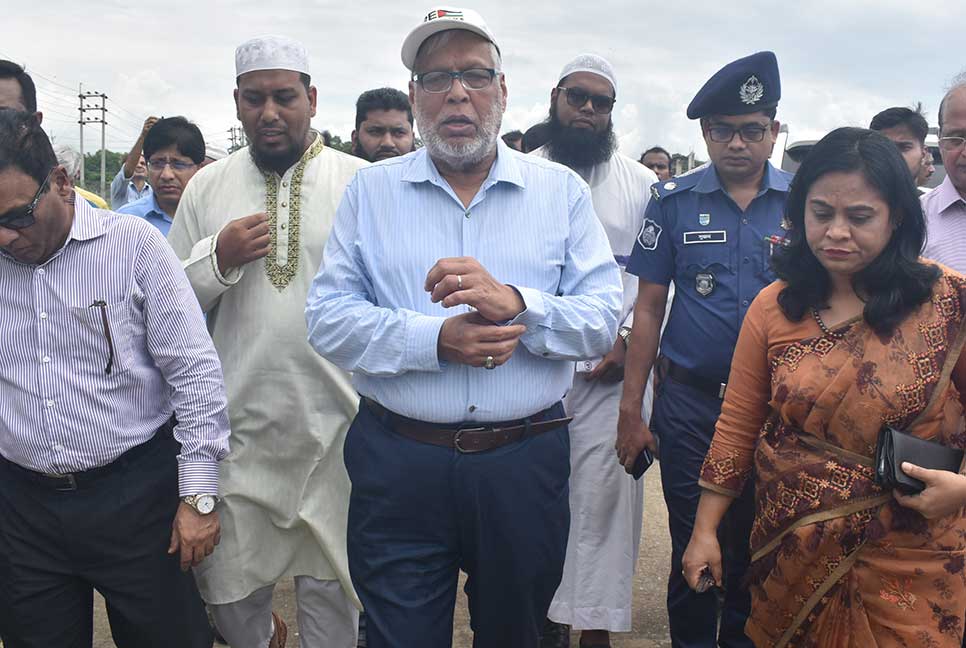 ‘‌বন্যাকবলিত এলাকায় দুর্ঘটনা এড়াতে বিদ্যুৎ বন্ধ রাখা হয়েছে’