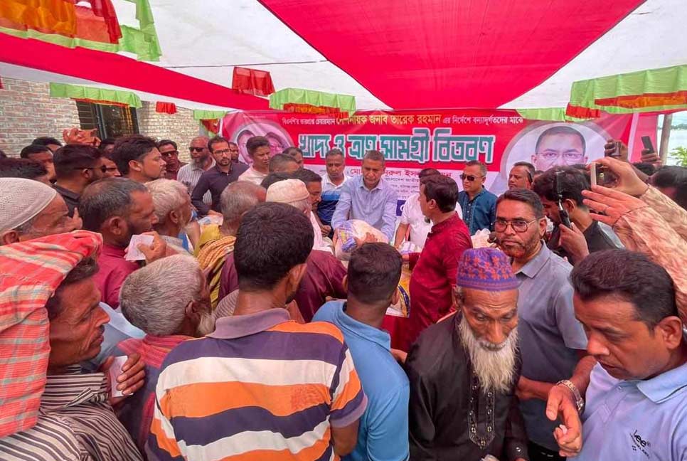 হবিগঞ্জে বন্যার্তদের মাঝে যুবদলের ত্রাণ বিতরণ