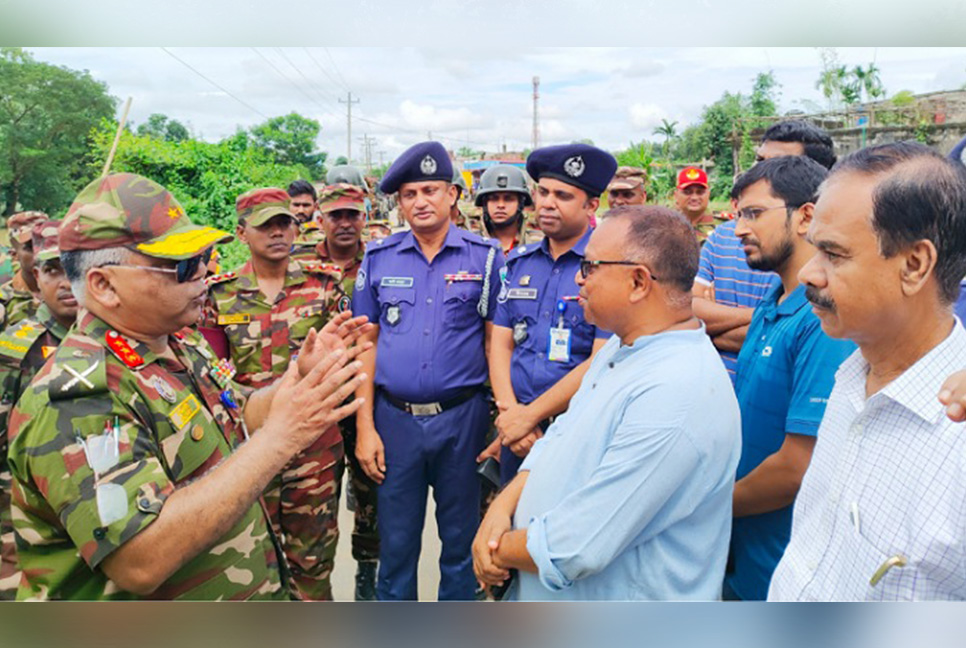 ‘সেনাবাহিনী বন্যার্তদের পাশে আছে’