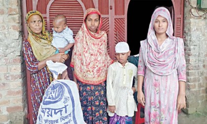 বগুড়ায় আন্দোলনে নিহত পাঁচ পরিবারকে সহায়তা