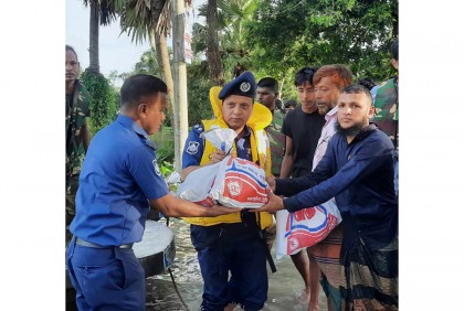 বন্যাদুর্গত এলাকায় পুলিশের ত্রাণ ও উদ্ধার তৎপরতা অব্যাহত