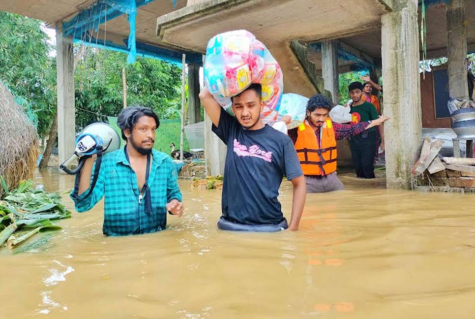 কুমিল্লায় গোমতীর বাঁধ নিয়ে শঙ্কা, ঘুম নেই নগরবাসীর